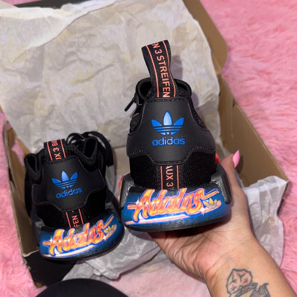 Adidas NMD_R1 J 'Graffiti - Black Bluebird men size 10 - Picture 3 of 6